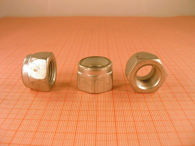 Гайка М20х1,5 высокая с белым нейлоновым кольцом цинк Гайка М20х1,5 высокая с белым нейлоновым кольцом цинк